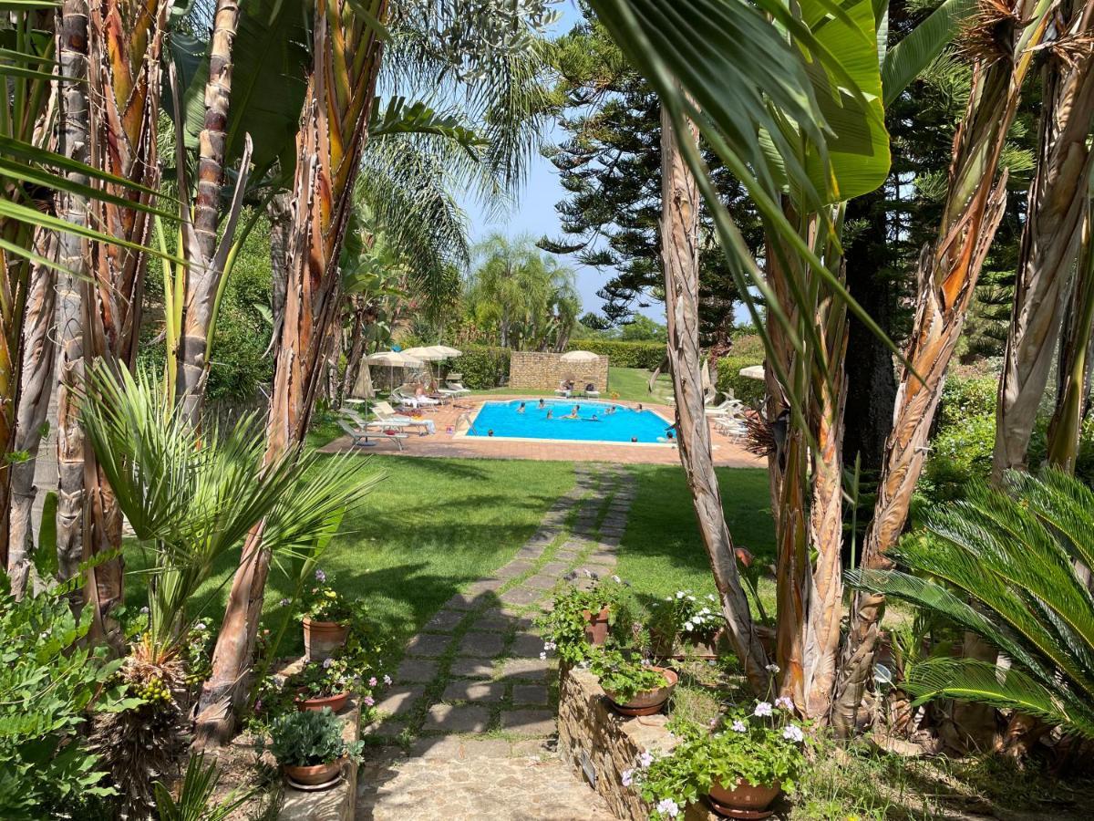 Agriturismo Villa Luca Сант'Агата-ді-Мілітелло Екстер'єр фото