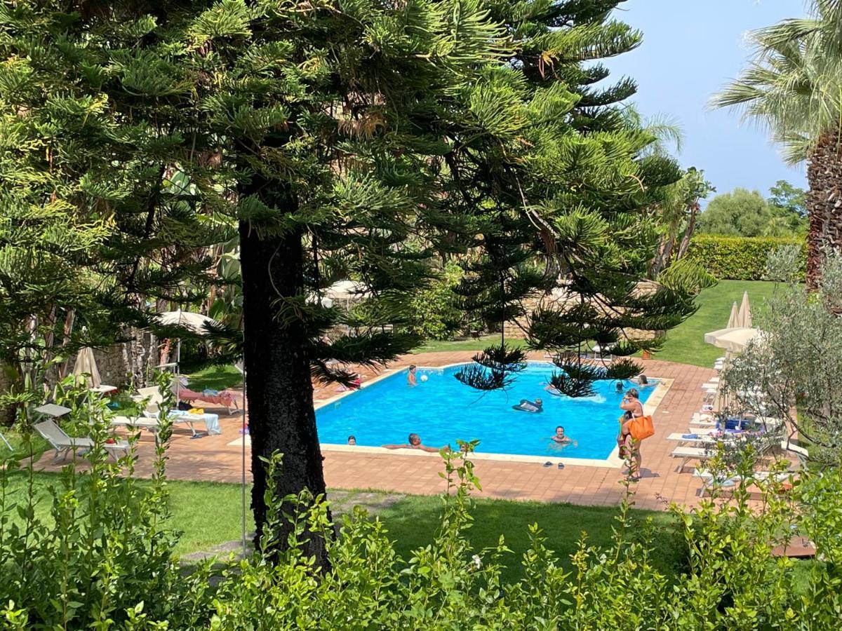 Agriturismo Villa Luca Сант'Агата-ді-Мілітелло Екстер'єр фото