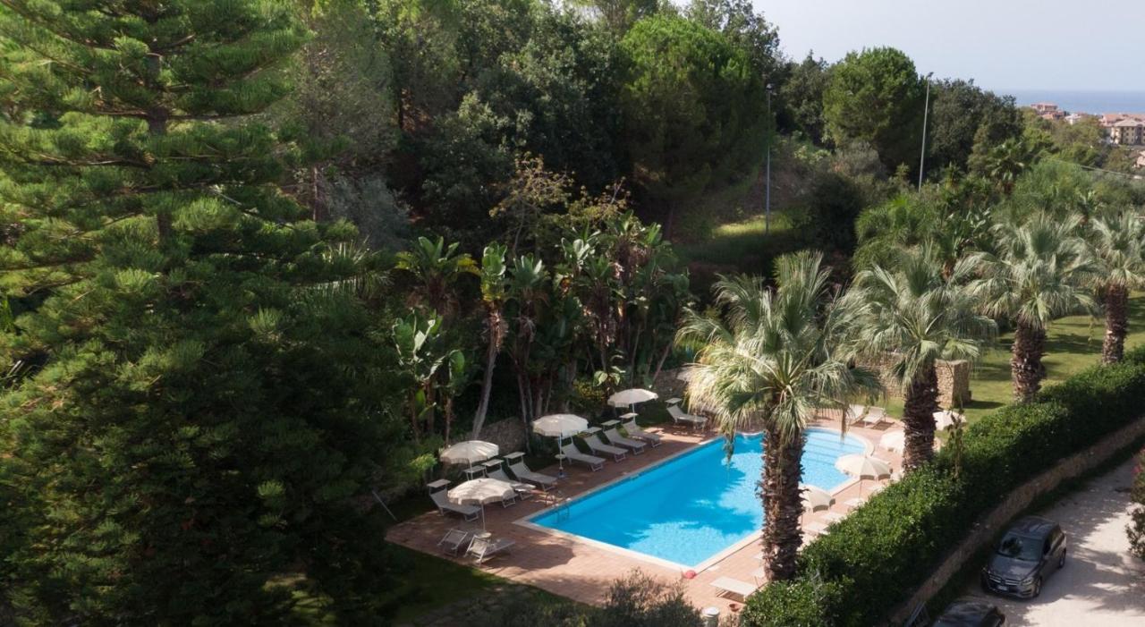 Agriturismo Villa Luca Сант'Агата-ді-Мілітелло Екстер'єр фото