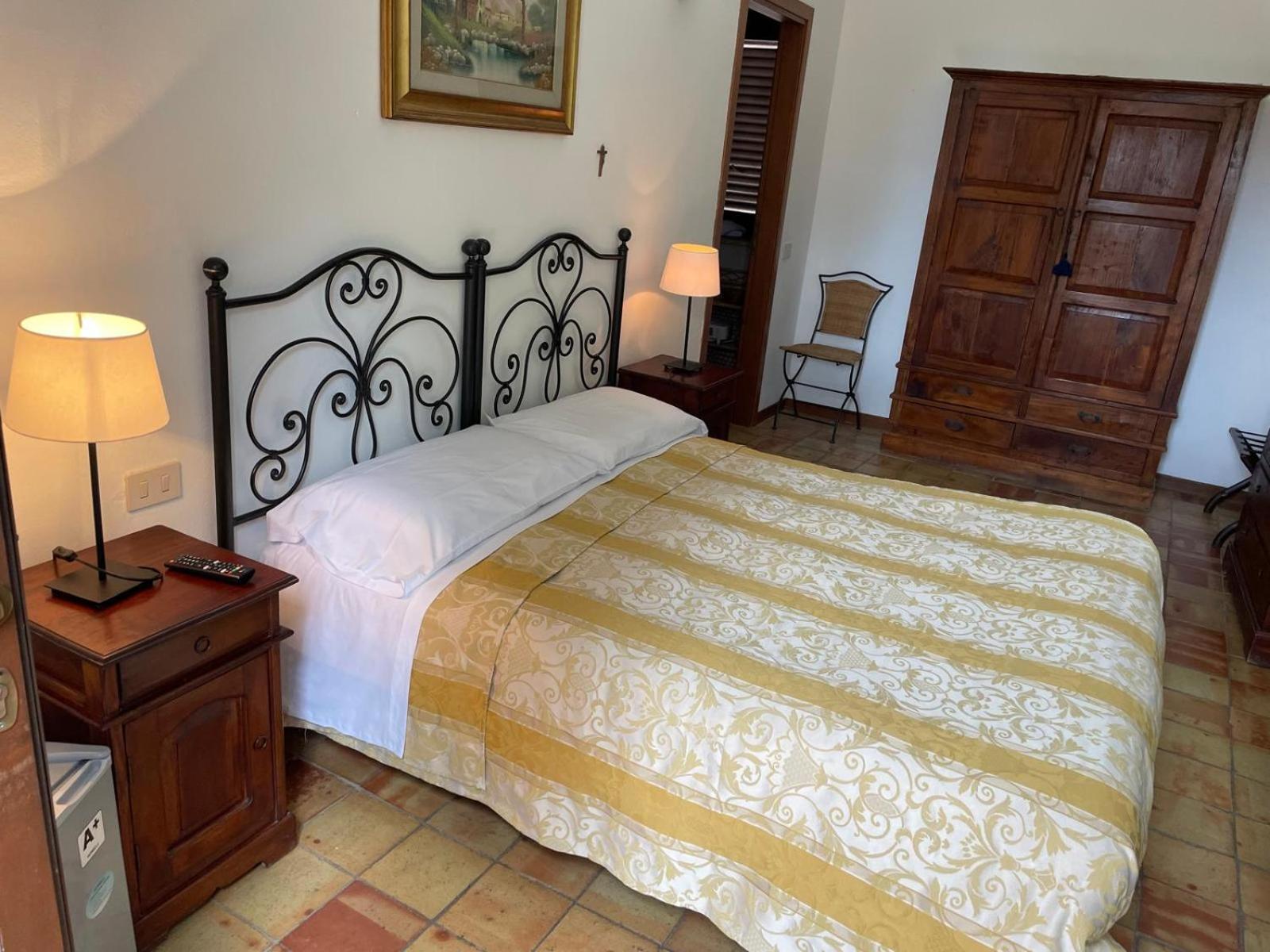 Agriturismo Villa Luca Сант'Агата-ді-Мілітелло Екстер'єр фото