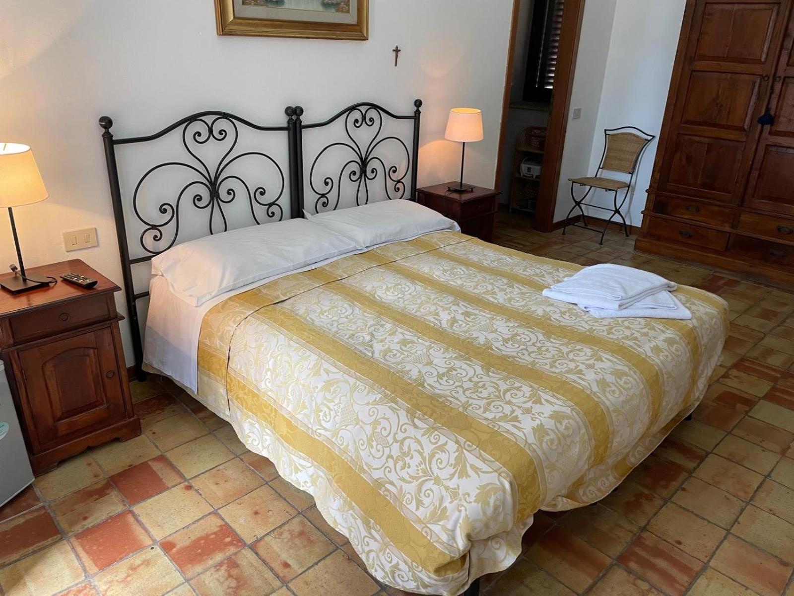Agriturismo Villa Luca Сант'Агата-ді-Мілітелло Екстер'єр фото